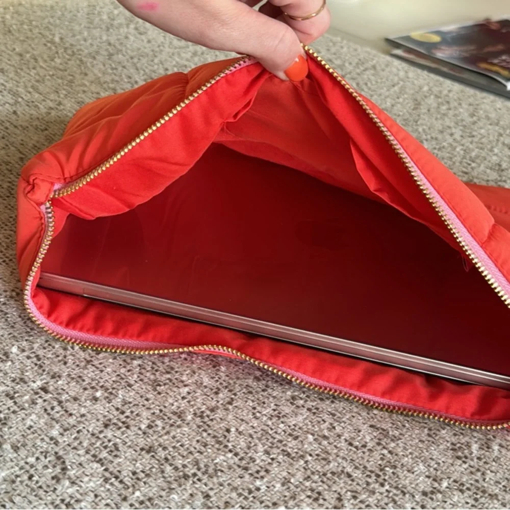 Laptop sleeve